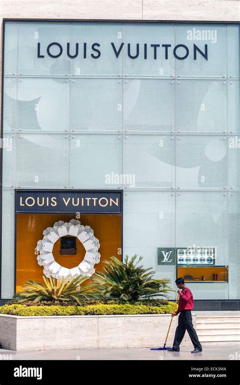 louis vuitton emporium delhi.